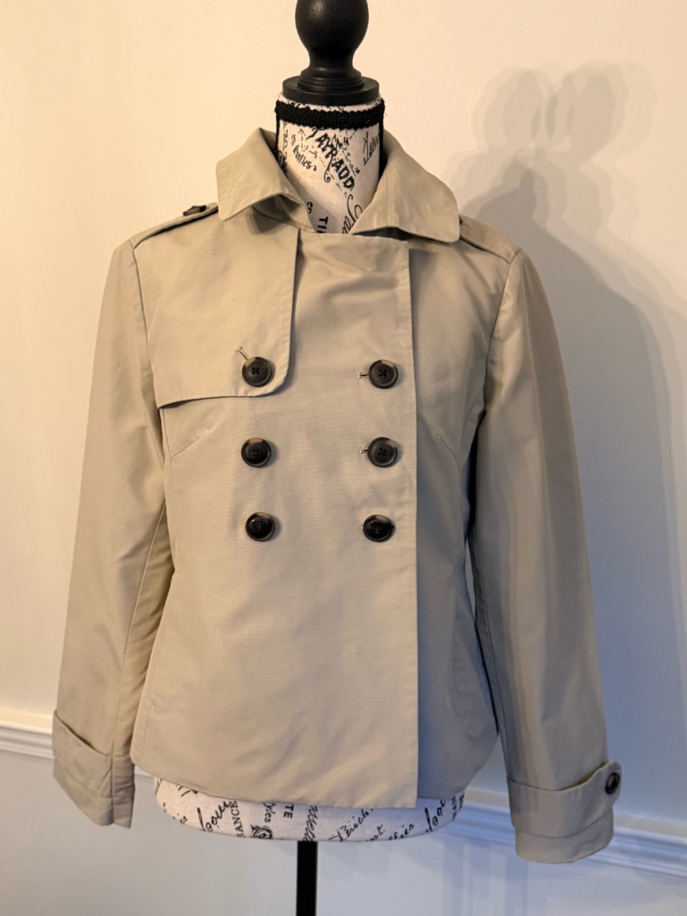 Women's Banana Republic Beige short Trench Jacket *READ